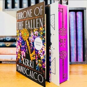 Waterstones Exclusive Edition Throne Of The Fallen by Kerri Maniscalco